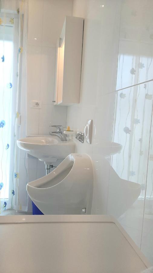 Helles Doppelzimmer Mit Bad, Terrasse Und Pool, Seperater Eingang, Liznjan, Istrien Ngoại thất bức ảnh