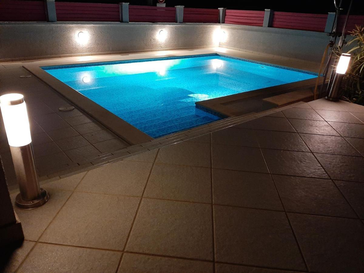 Helles Doppelzimmer Mit Bad, Terrasse Und Pool, Seperater Eingang, Liznjan, Istrien Ngoại thất bức ảnh