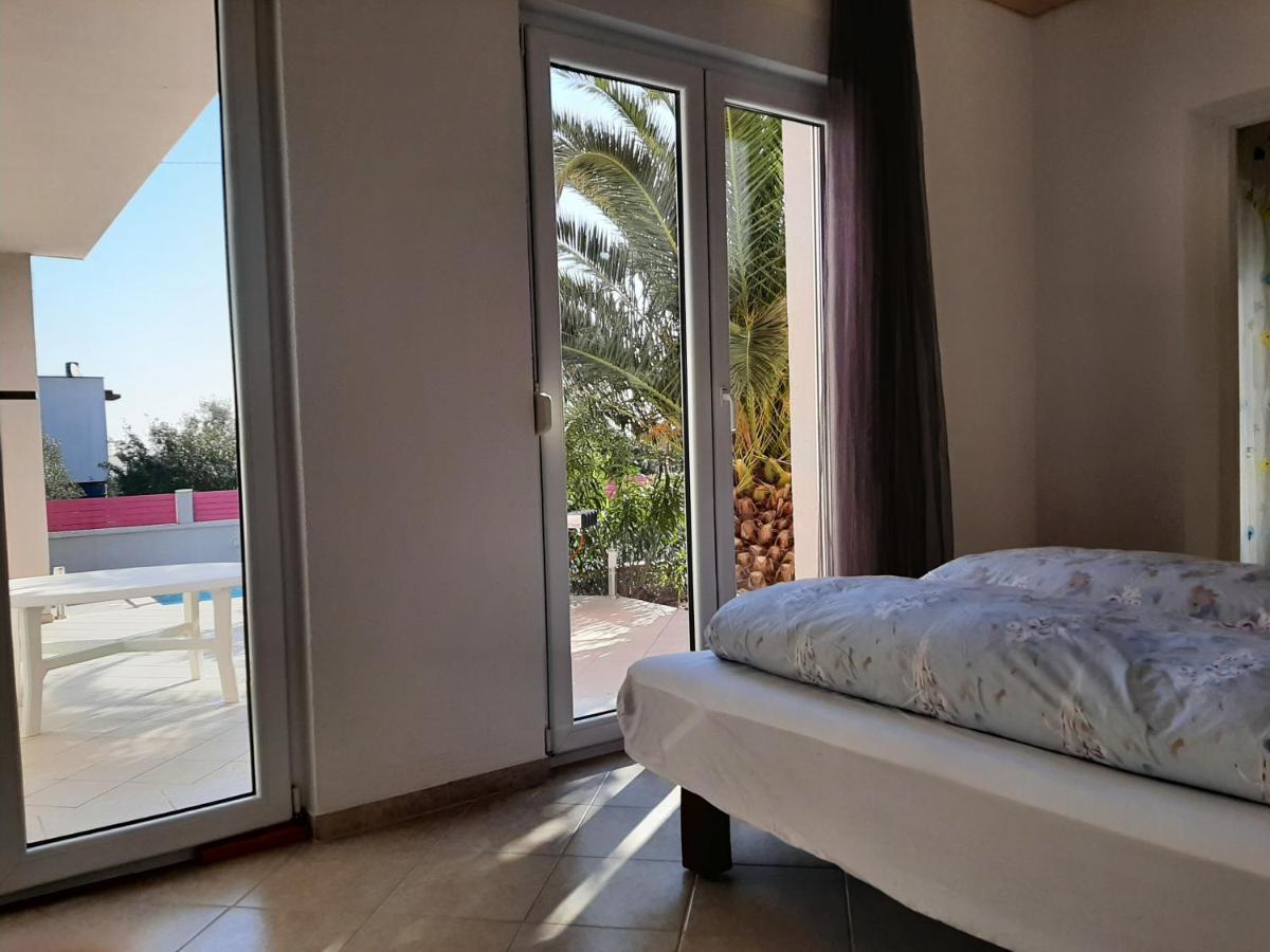 Helles Doppelzimmer Mit Bad, Terrasse Und Pool, Seperater Eingang, Liznjan, Istrien Ngoại thất bức ảnh