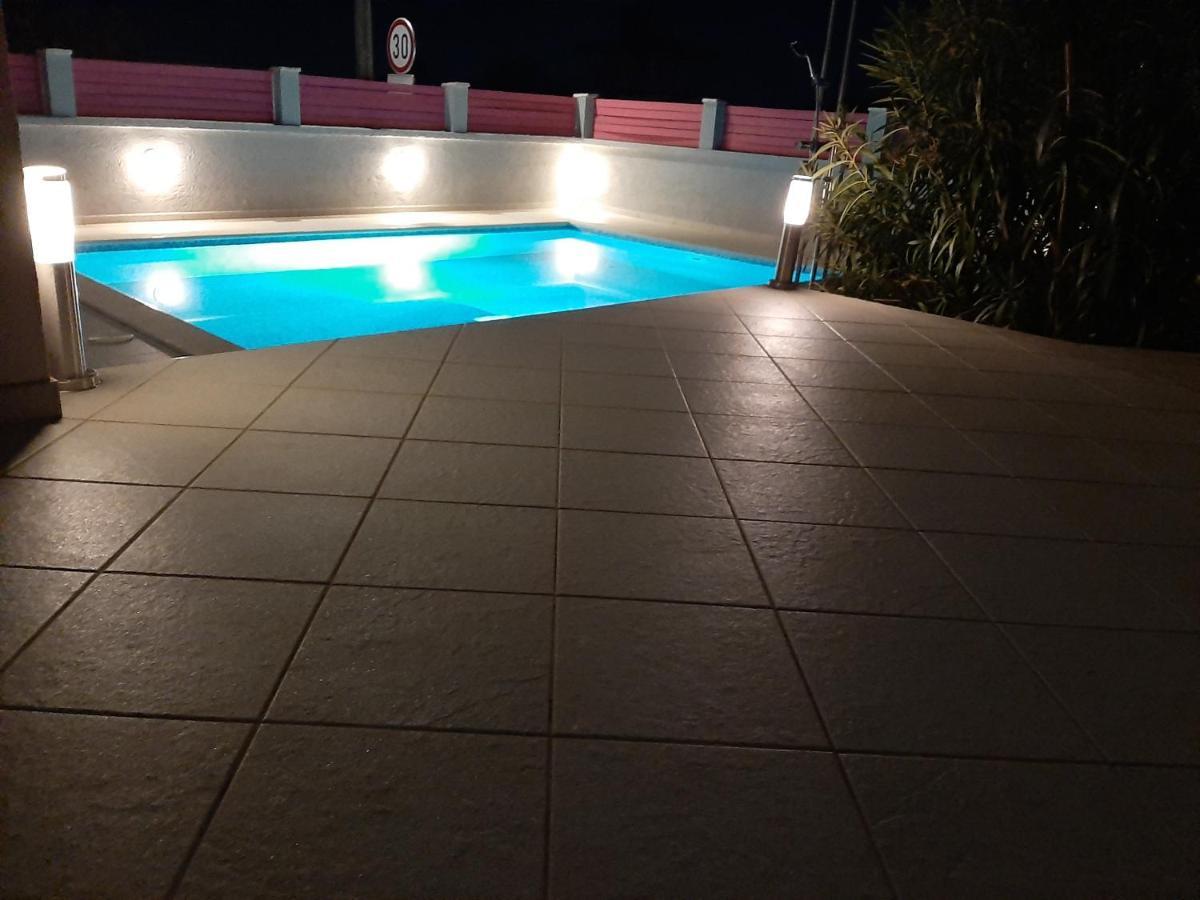 Helles Doppelzimmer Mit Bad, Terrasse Und Pool, Seperater Eingang, Liznjan, Istrien Ngoại thất bức ảnh