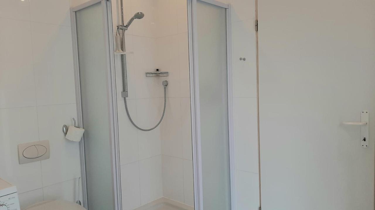 Helles Doppelzimmer Mit Bad, Terrasse Und Pool, Seperater Eingang, Liznjan, Istrien Ngoại thất bức ảnh