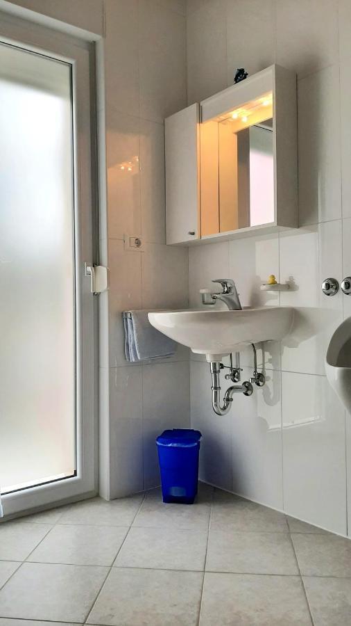 Helles Doppelzimmer Mit Bad, Terrasse Und Pool, Seperater Eingang, Liznjan, Istrien Ngoại thất bức ảnh