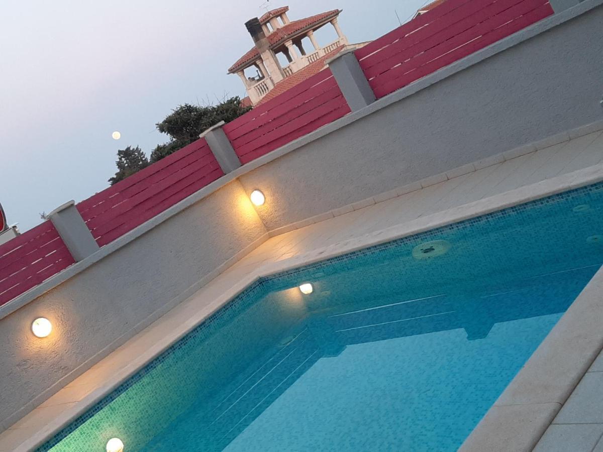 Helles Doppelzimmer Mit Bad, Terrasse Und Pool, Seperater Eingang, Liznjan, Istrien Ngoại thất bức ảnh